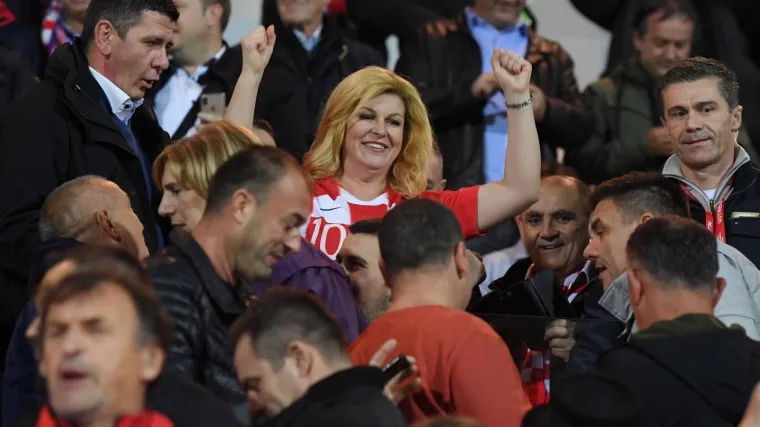 VIDEO Ovo je hit! Svi na tribini sjede, ali predsjednica je na nogama i viče iz sveg glasa: 'U boj, u boj!'