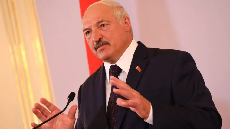 Aleksandar Luka&scaron;enko drži vlast čvrsto u svojim rukama, no polako oporbi dopu&scaron;ta jačanje veza sa Zapadom