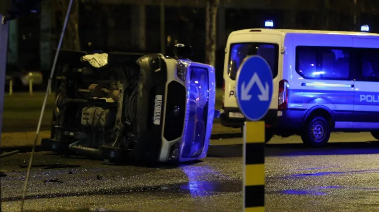 Maloljetnik izgubio kontrolu nad vozilom, od pet maloljetnika koje vozio, dvoje je te&scaron;ko ozlijeđeno