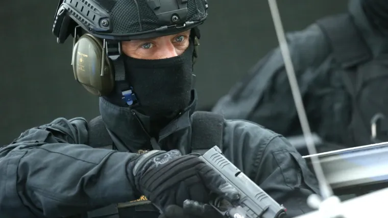 Pucnju kojim je slučajno ranjen migrant prethodio incident - skupina gađala policajce kamenjem