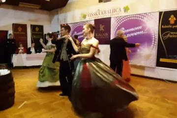 Nastup Potkalničkih plemenitaša na izboru Vinske kraljice Kalničke vinske regije