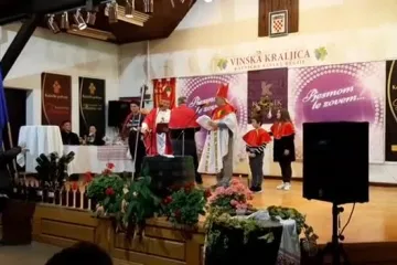 Načelnik općine Kalnik Mladen Kešer u ulozi martinskog biskupa