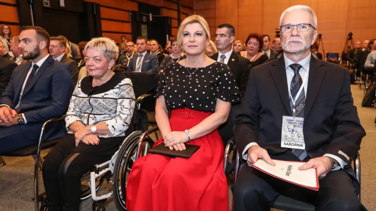 Predsjednica na sindikalnom skupu: 'Proračunski vi&scaron;ak mora se preliti na račune građana'