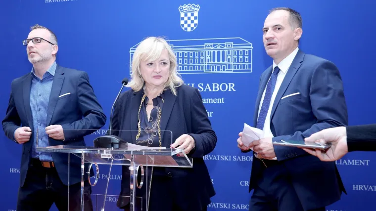 Most podržao učitelje: 'Ministrica Divjak se igrala vatrom, a sada se opekla. Mora dati ostavku'