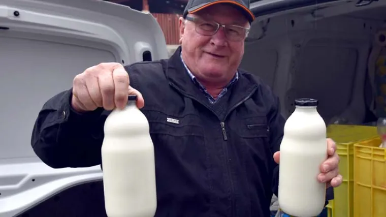 Priča koja će vam popraviti dan: Đuro već 30 godina zvoni na vrata i dostavlja pravi domaći proizvod