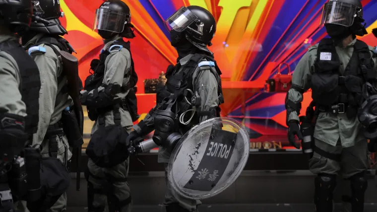 Policija presretala maskirane pobunjenike: Deseci prosvjednika i dalje su zabarikadirani u kampusu