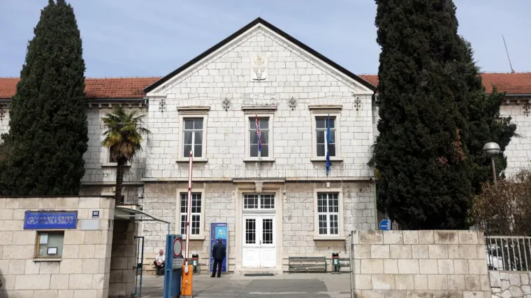 Njegov otac dobio čudan odgovor pa Ministarstvu poslao 27 pitanja