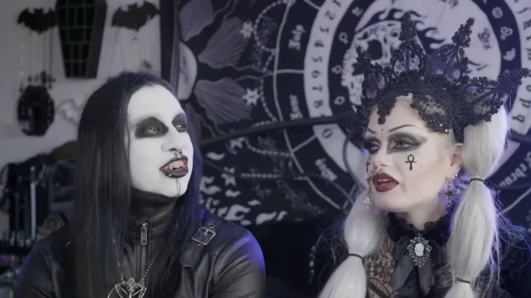 'Ugradila sam si čak i prave očnjake'