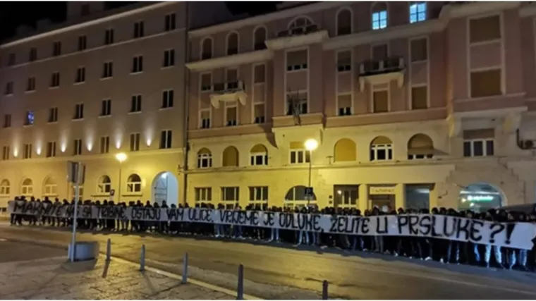 'Želite li prsluke?'