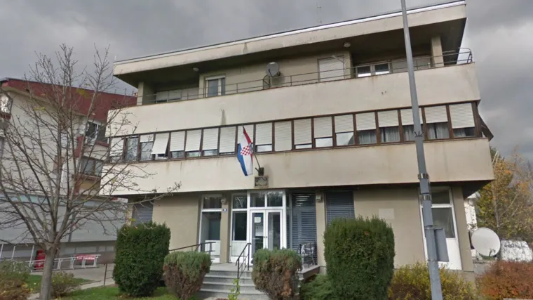 Uhićen zbog nasilja u obitelji, a kasnije ga prona&scaron;li mrtvog; &Scaron;ef smjene tvrdi da je 20 minuta ranije - hrkao