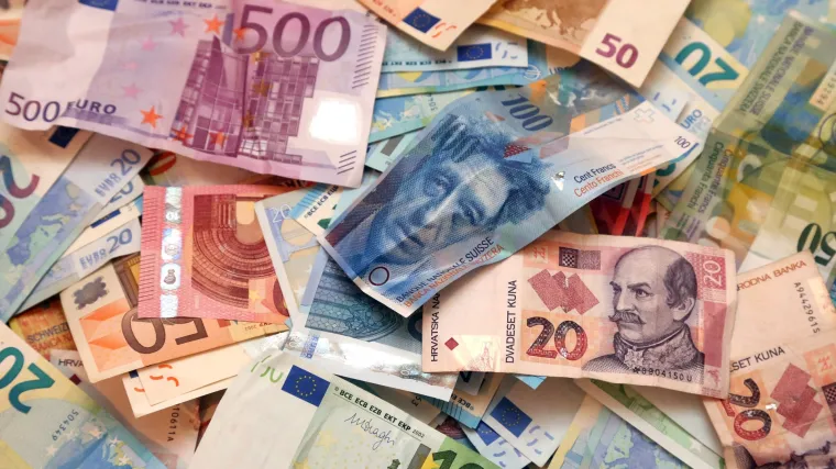 Ekonomisti se raduju, a građani strahuju: Hrvati su već uveli euro, samo ga zovu kuna