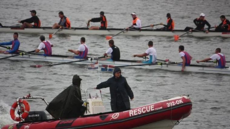 Nesreća na Dravi: Snaga vode uni&scaron;tila Iktusov ponton, veslači spa&scaron;avali živu glavu