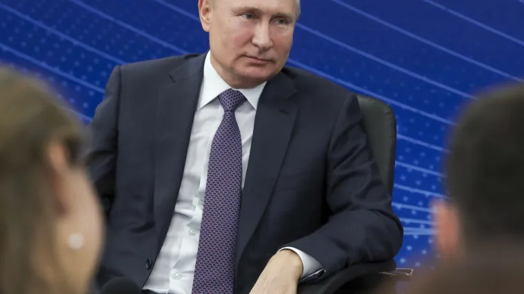 Vladimir Putin kaže da Rusija treba borbene robote, dronove i lasere