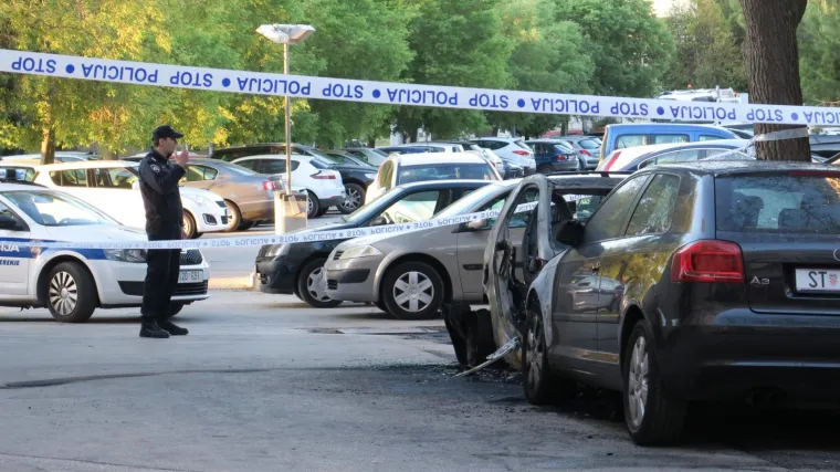 Gorjeli mercedes u Ka&scaron;telima i &scaron;ank u Trogiru