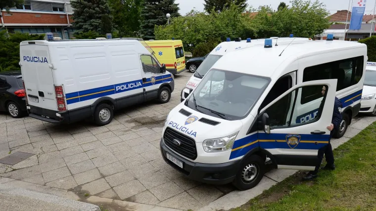 Pri&scaron;li su mu s leđa, udarali ga nogama u glavu pa mu uzeli 5 tisuća kuna