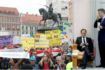 Pred moćne sindikalce poslao je kartografa koji se nije školovao u Hrvatskoj i voli davati autograme u Africi