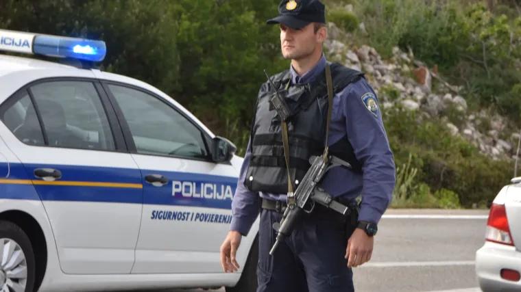 Velika policijska akcija: Uhićeno 30-ak osoba povezanih s najopasnijim kriminalcima, ima i policajaca