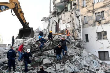 'Potres nas je zatekao u snu. Zgrada se zatresla, dohvatili smo djecu i trčali'
