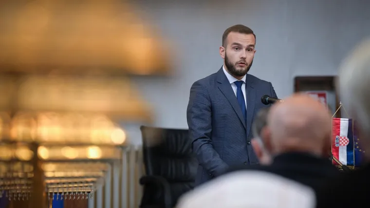 Aladrović potpisao dodatak: 'Neka premijer prvo zavr&scaron;i s prosvjetarima, pa ćemo onda mi'