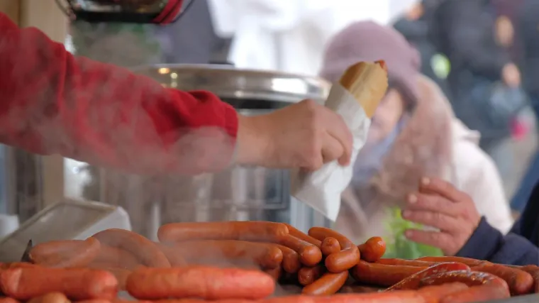 Tko tu 'mlati pare'? Ugostitelj objasnio za&scaron;to jedna kobasica na Adventu ko&scaron;ta 20 kuna