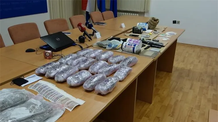 Velika zaplijena: Pronađeno oko četiri kilograma amfetamina i pet kilograma marihuane