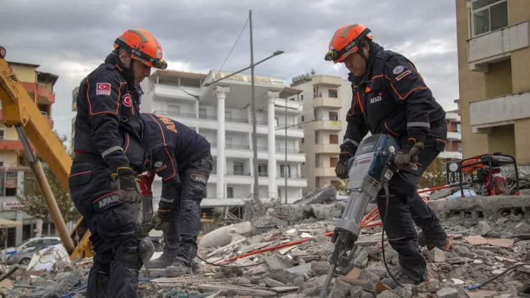 Katastrofalan potres u Albaniji: Hrvatska &scaron;alje &scaron;atore, generatore, vreće za spavanje...