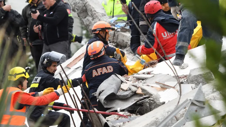 Poslani &scaron;atori, generatori, vreće za spavanje, deke, konzervirana hrana...
