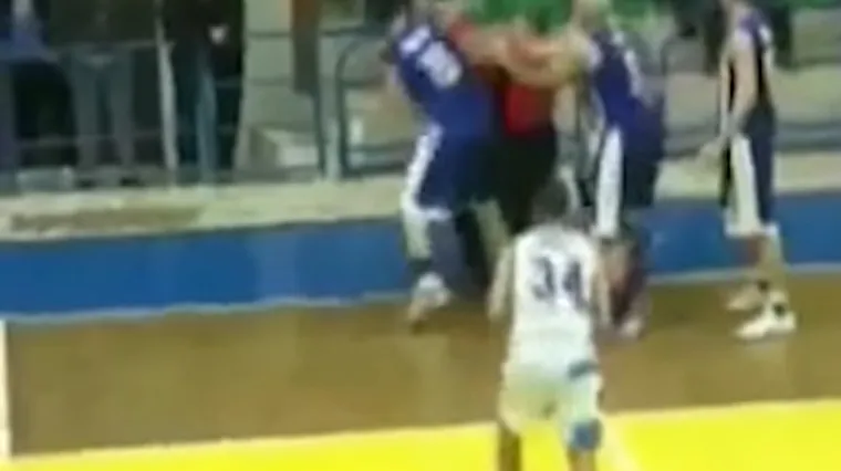 Ko&scaron;arka&scaron; nokautirao suca usred utakmice i zaradio doživotnu suspenziju