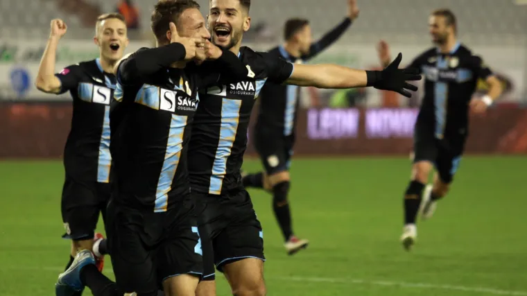 Rijeka na Poljudu deklasirala Hajduk, Torcida traži smjenu Burića