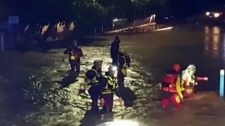 Trojica spasioca poginula u padu helikoptera usred smrtonosnih poplava