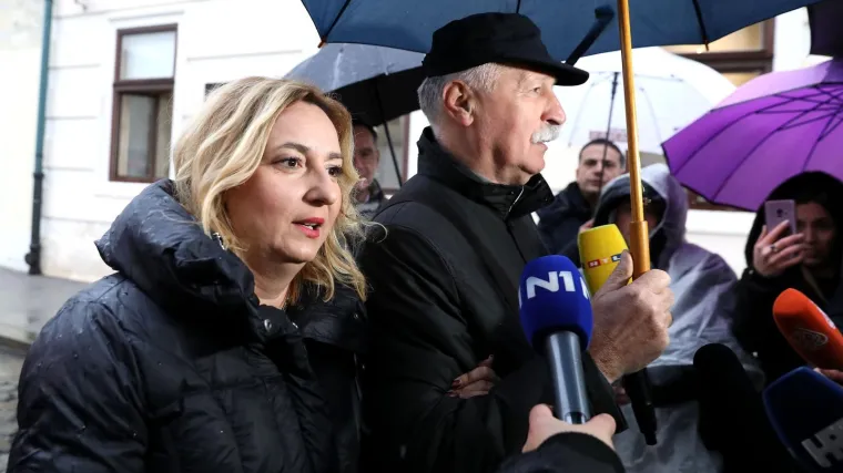 'Jeste li cijelo vrijeme držali figu u džepu? Jel vas bar malo sram?!'