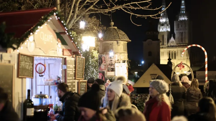 'Zagreb ima najkorumpiraniji Advent u Europi. 10 kuna za svaku fritulu ide za - mito'