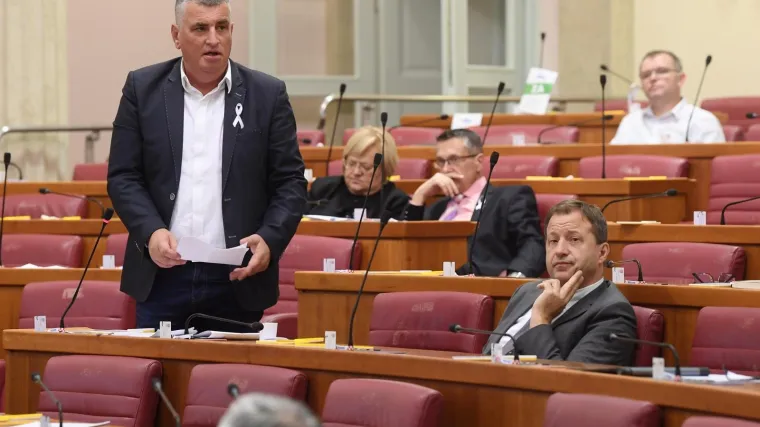 Najveći problem ustanova je stranačko kadroviranje