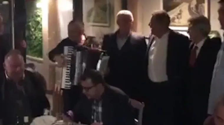 Častio harmonikaše, pjevao sevdalinke, grlio se s legendom