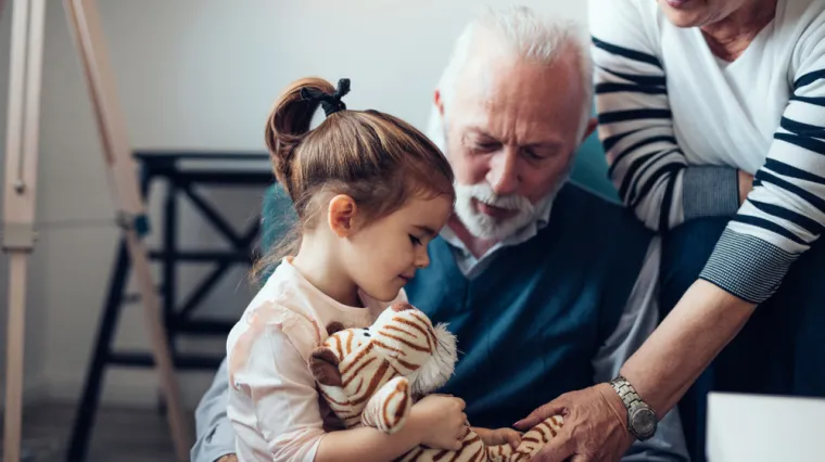 Mirovine su im male, a država ne pomaže: Bake i djedovi traže da ih se oslobodi uzdržavanja unuka