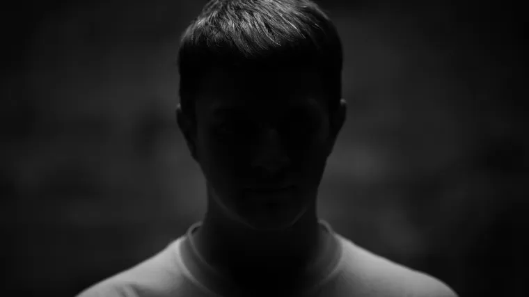 Svađa oko naslonjača nije dobro zavr&scaron;ila: Na prvom spoju djevojci pokazao mrtvu baku u ormaru