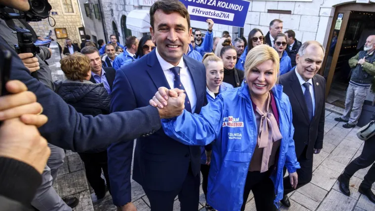 Razgovarala s građanima, a onda oti&scaron;la na misu u crkvu gdje je dobila ogroman pljesak