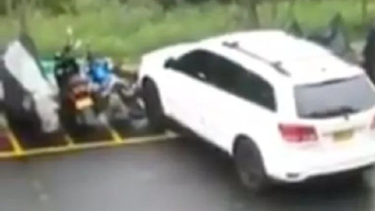 Hrvati u nevjerici gledaju vještine parkiranja ovog 'specijalca'