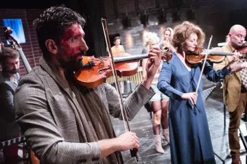 Mala adventska druženja u ZKM-u uz predstave Proba orkestra i Sherlock Holmes