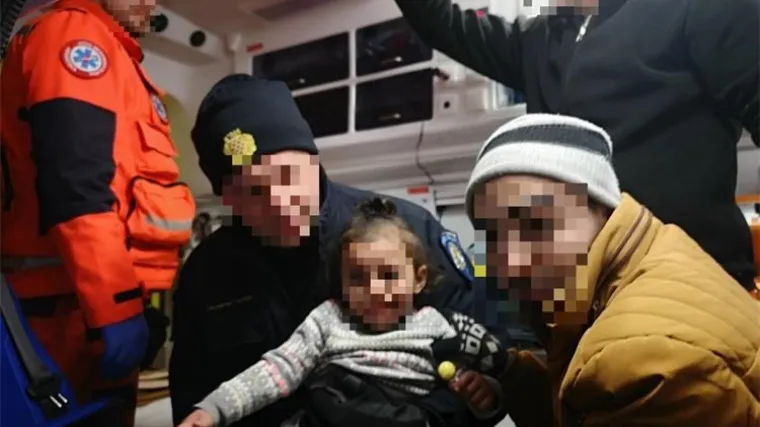 Krenuli iz BiH prema Hrvatskoj: Policajci s ličke Plje&scaron;ivice spasili trudnicu, dvoje djece i dva mu&scaron;karca