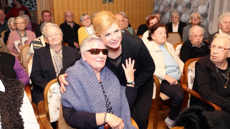 Biografija predsjedničke kandidatkinje: Tko je Kolinda Grabar-Kitarović?