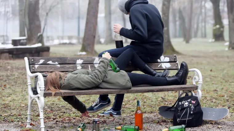 Katastrofalno mentalno zdravlje mladih Hrvata! Piju, drogiraju se, depresivni su, žele se ubiti...