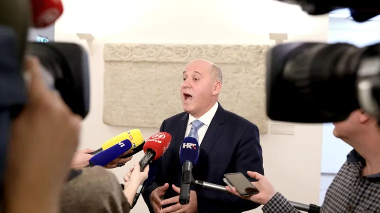 Bačić o predsjednici: 'Panike u HDZ-u nema, prejaki smo, pobjeđuje i u prvom i u drugom krugu'