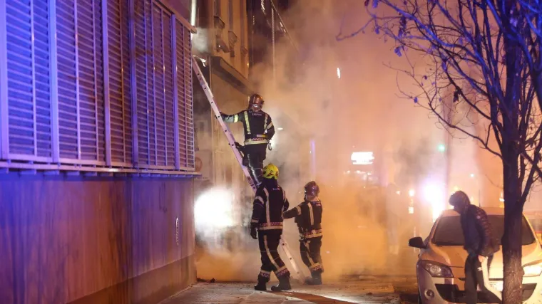 VIDEO Buknuo požar u Zagrebu: Na terenu su bili vatrogasci i policija, nema ozlijeđenih