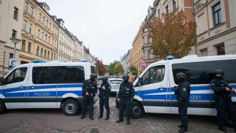 Uhićeno deset ljudi, sumnja se da su seksualno zlostavljali vlastitu djecu!