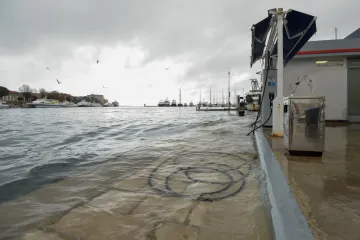 Što se događa u Dalmaciji? Voda se izlila na rive u Trogiru, Kaštelima, na Hvaru...