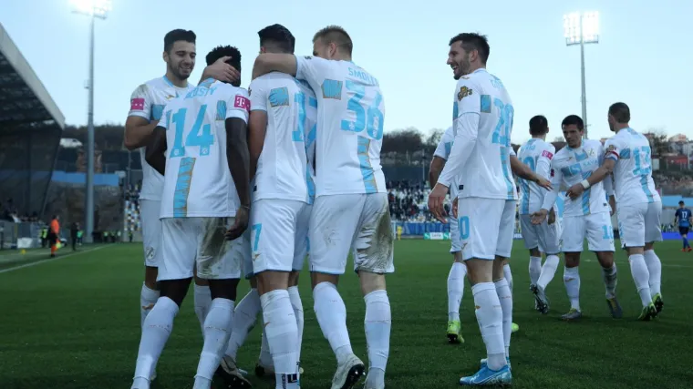 Rijeka na Rujevici svladala Varaždin: Čolak zabio dva gola za skok na 2. mjesto na ljestvici