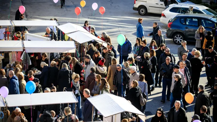 Na buvljaku i Tudorovi dresovi: Splićani povoljno &scaron;opingirali i pomogli sugrađanima bez doma