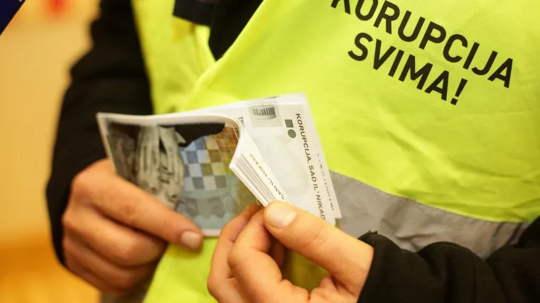 'Mi podupiremo ovaj korumpirani advent. Kao i &Scaron;koro. I on je dobio kućicu'