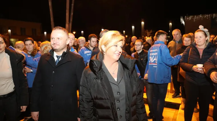 Predsjednica davala izjavu, a na razglasu svirao - &Scaron;koro. Visoki HDZ-ov dužnosnik poludio